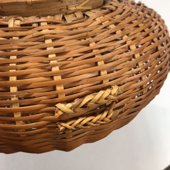 Woven Round Basket Wooden Carved Cat On Top/Lid Boho Style Wicker Basket Style - Picture 10 of 10